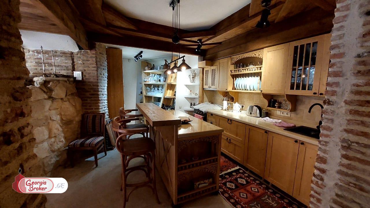 nearly repaired 9-room house for rent
